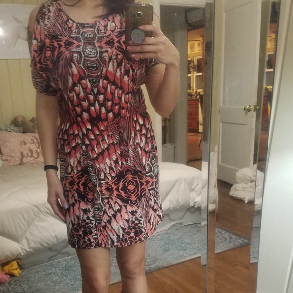 Cold shoulder mini dress - Picture 2 of 3